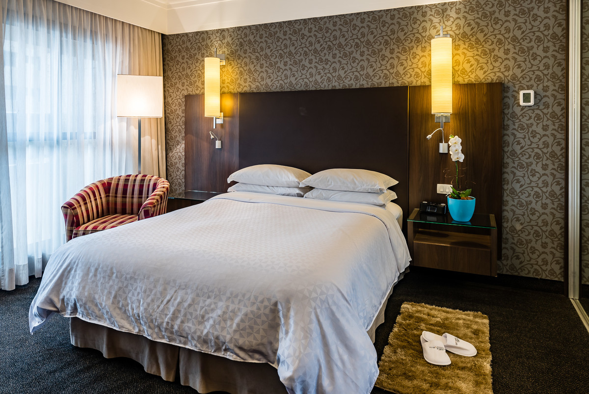 fotografia de arquitetura, fotografia de design de interiores, fotografia de ambiente decorado, four points by sheraton, fpbs, fotografo fred kendi, curitiba pr, suíte de hotel,