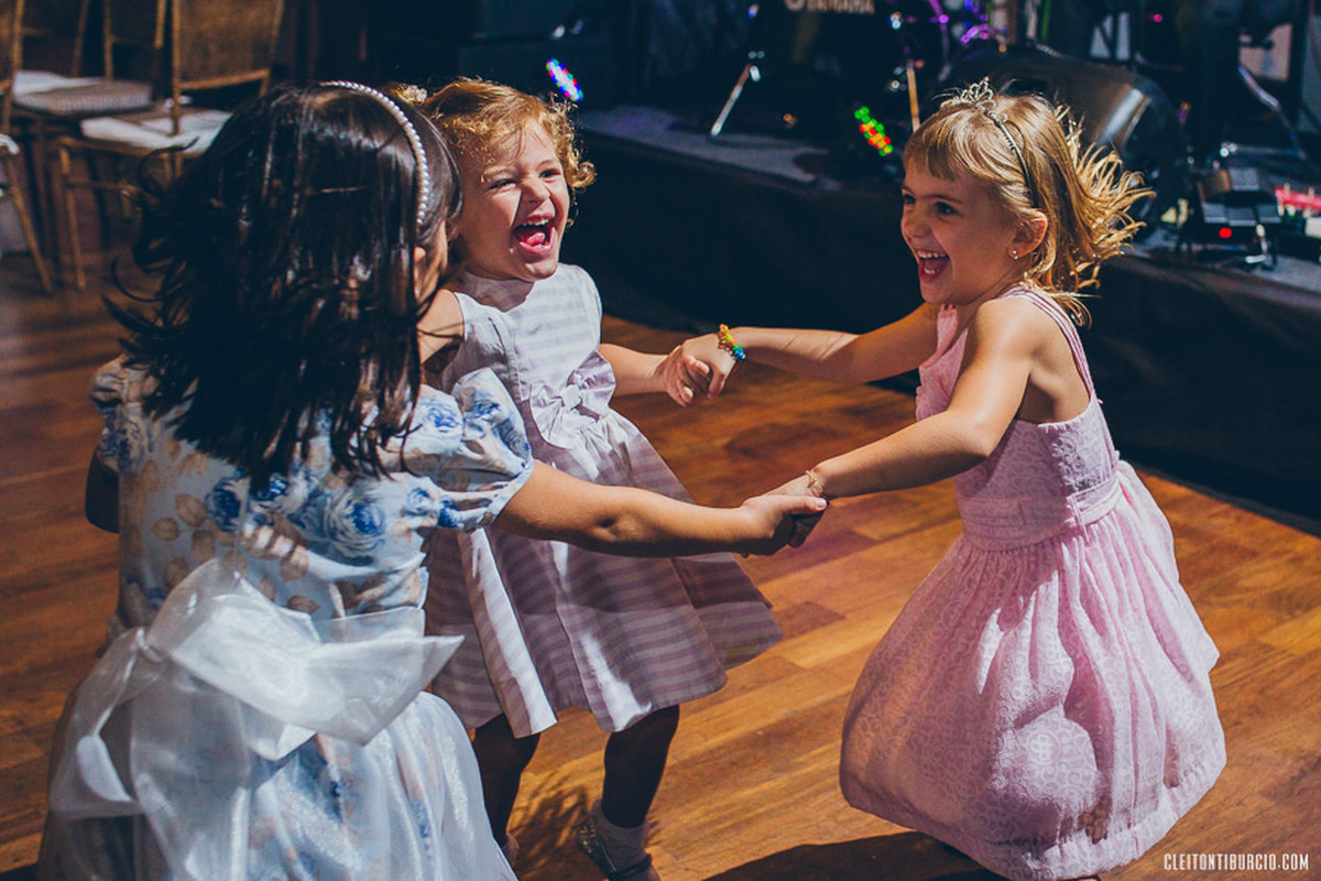 Crianças, só elas…