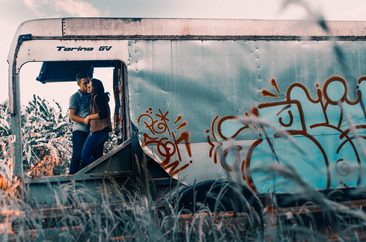 ensaio de amor, ensaio de noivos no ônibus pré wedding em londrina, ensaio de casal no PR,