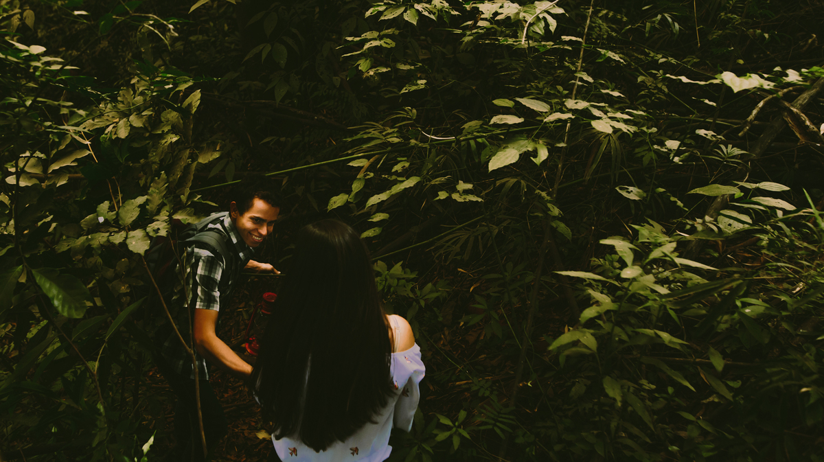 ensaio de casal na trilha, ensaio de casal aventureiro, pré wedding, ensaio de casal em Londrina, ensaio de