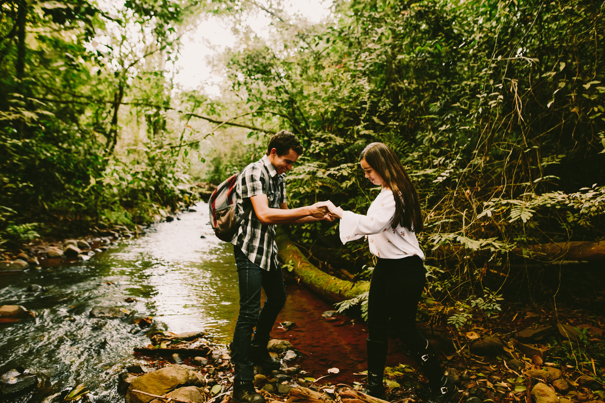 ensaio de casal na trilha, ensaio de casal aventureiro, pré wedding, 