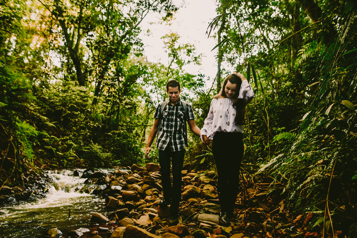 ensaio de casal na trilha, ensaio de casal aventureiro, pré wedding, 