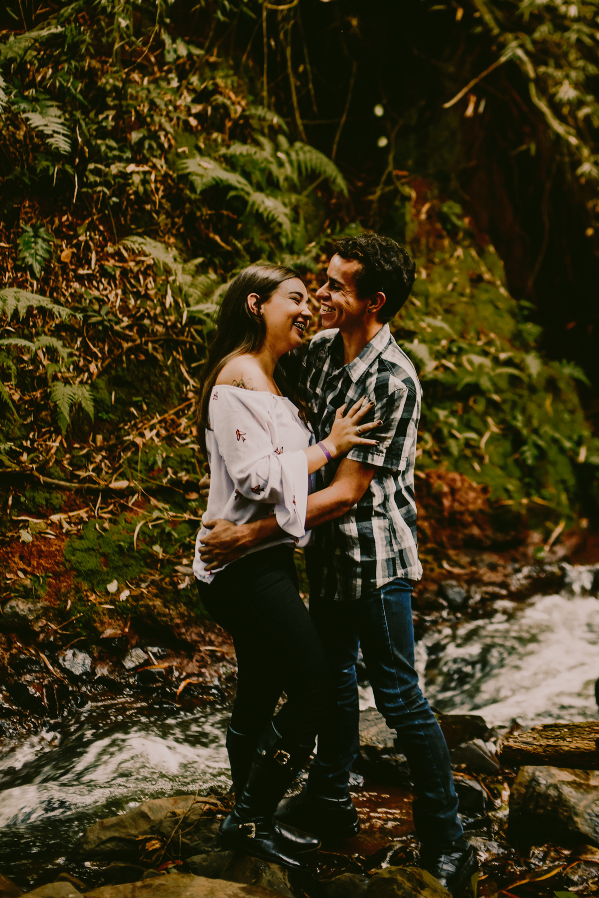 ensaio de casal na trilha, ensaio de casal aventureiro, pré wedding, ensaio de noivos, ensaio de casal divertido