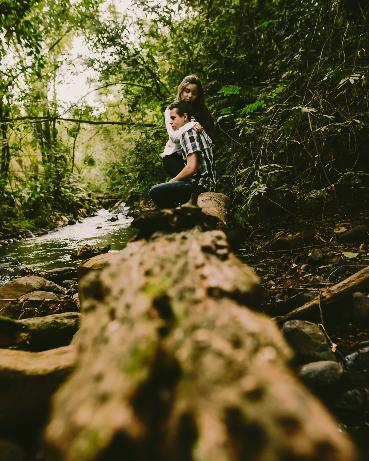 ensaio de casal na trilha, ensaio de casal aventureiro, pré wedding, ensaio de noivos, ensaio de casal divertido
