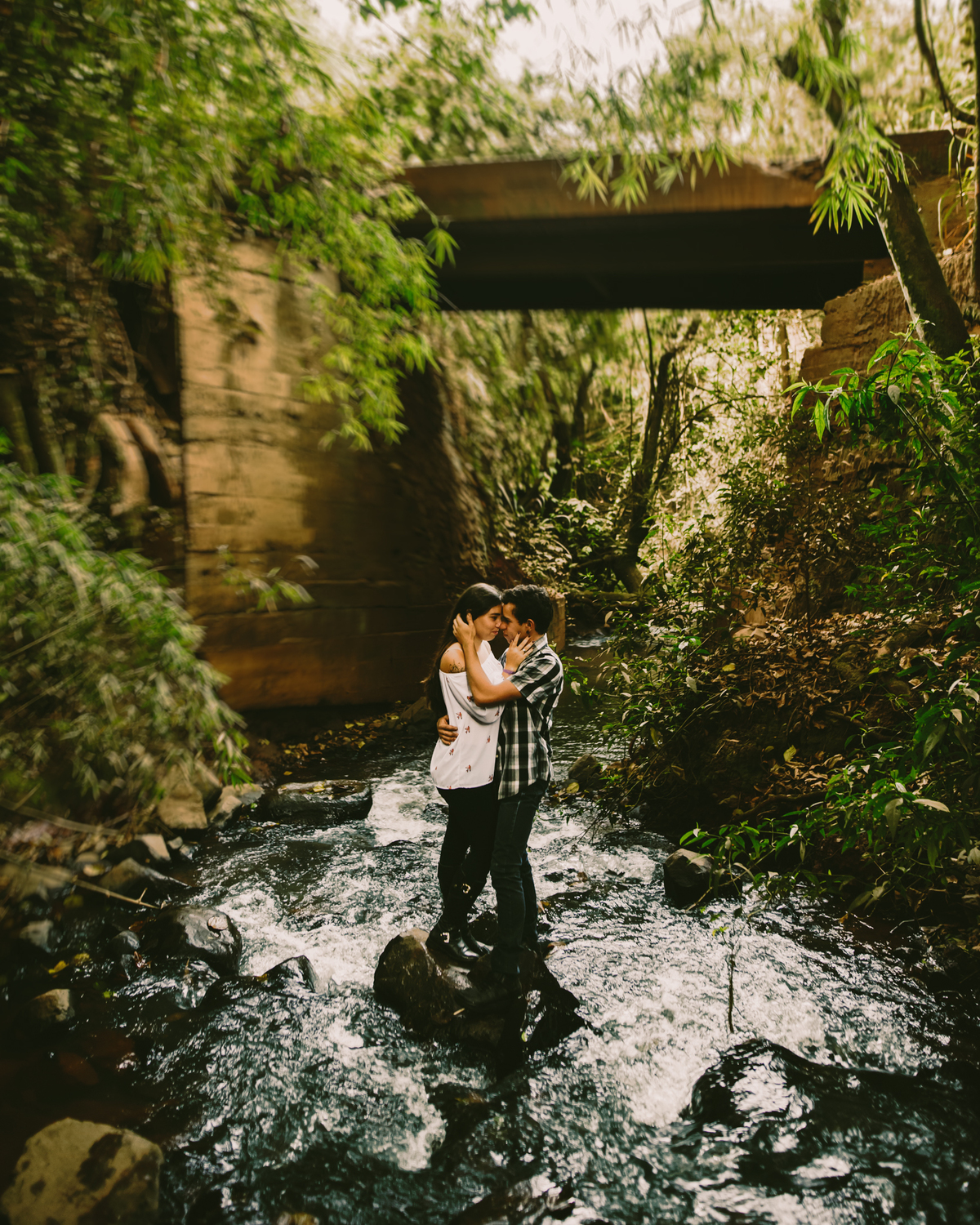 ensaio de casal na trilha, ensaio de casal aventureiro, pré wedding, ensaio de noivos, ensaio de casal divertido