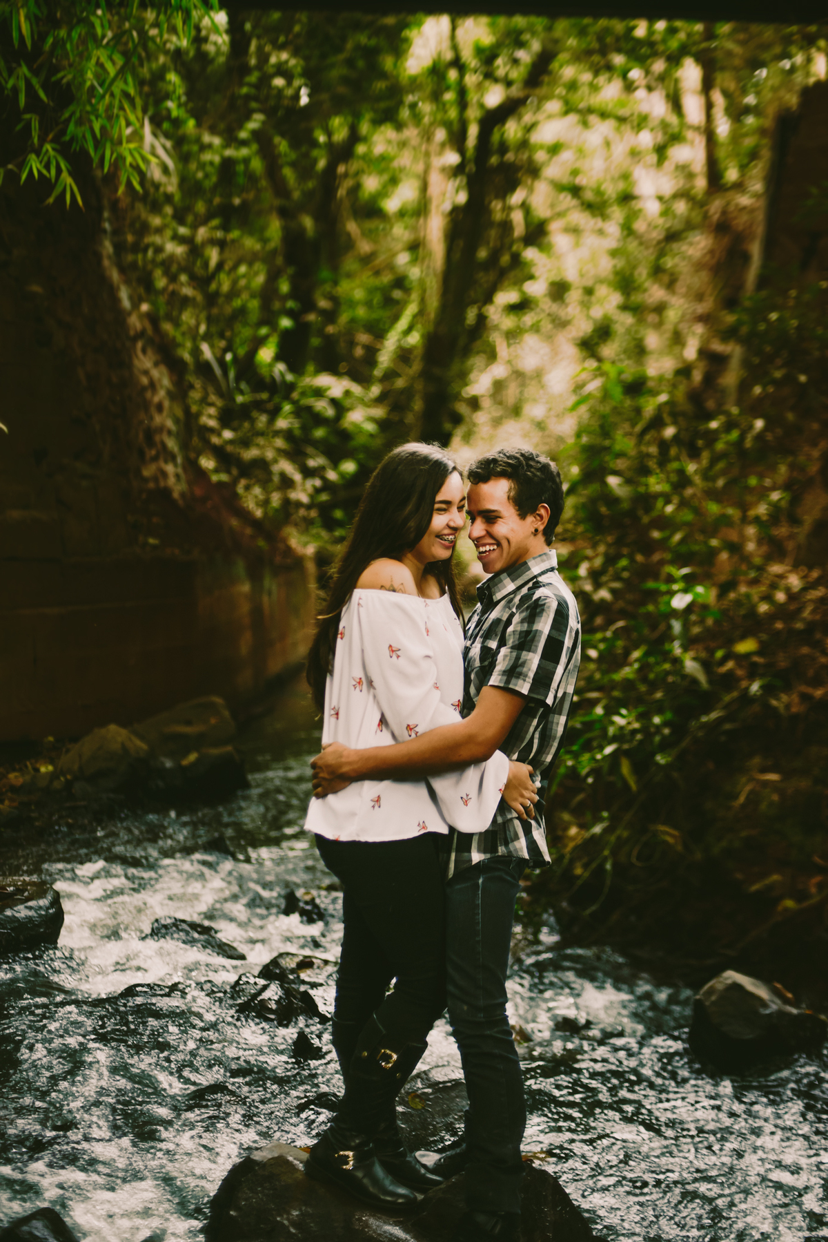 ensaio de casal na trilha, ensaio de casal aventureiro, pré wedding, ensaio de noivos, ensaio de casal divertido