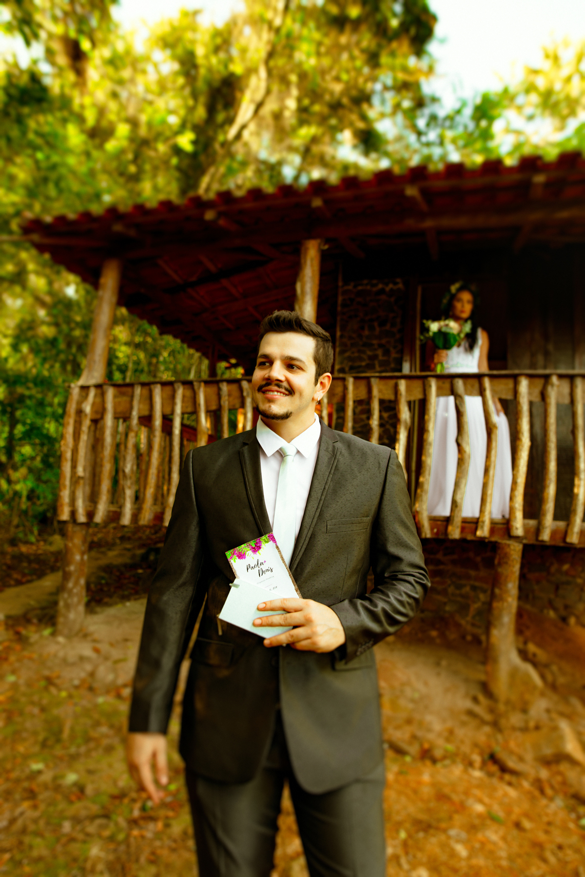 Elopement Wedding Londrina PR,  Casamento Intimo Parana, Casamento Intimo, noivo escrevendo votos do casamento, casamento intimo fazenda luar de agosto faxinal, casamento de dia, mini wedding, encontro dos noivos elopement wedding
