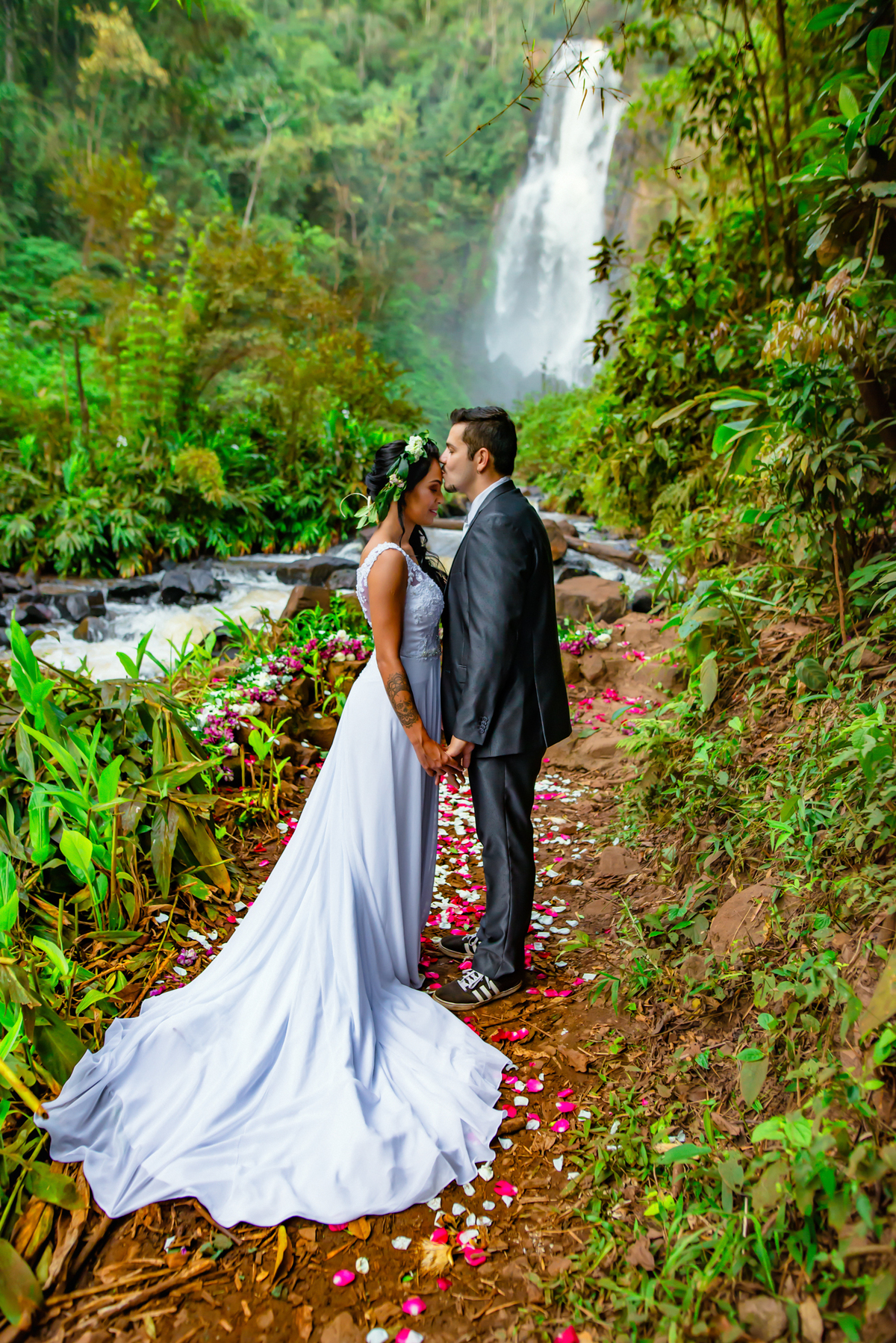 sessão de casamento na cachoeira do hotel fazenda Luar de agosto em faxinal, fotografo de casamento Rodolfo de Andrade fotografia, casamento intimo, elopement wedding paraná, elopement wedding brasil, elopement wedding parana, elopement wedding londrina