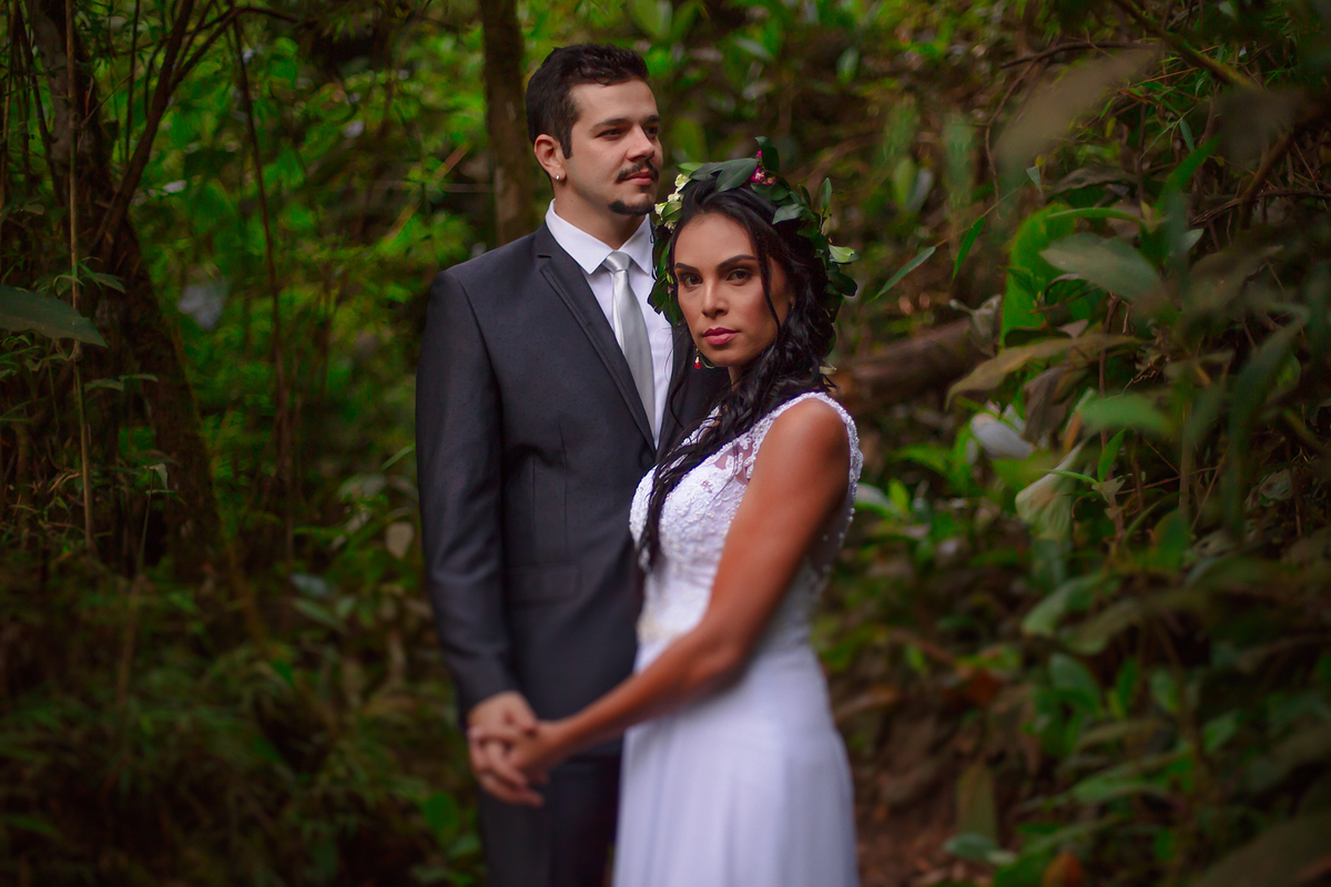 sessão de casamento na cachoeira do hotel fazenda Luar de agosto em faxinal, fotografo de casamento 