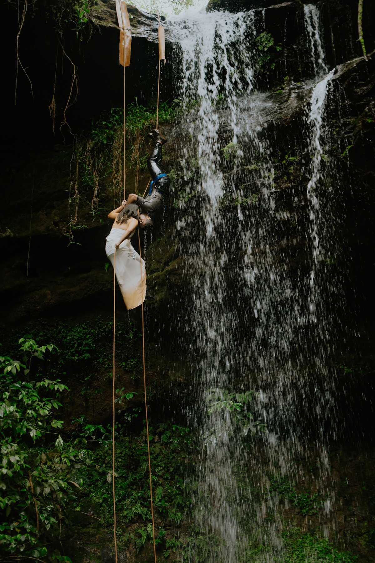  Elopement wedding faxinal-
PR, Elopement wedding rapel Paraná, Elopement wedding rapel Brasil, casal aventureiro rapel, noivos fazendo rapel, elopement wedding alagoas, Elopement wedding pernambuco