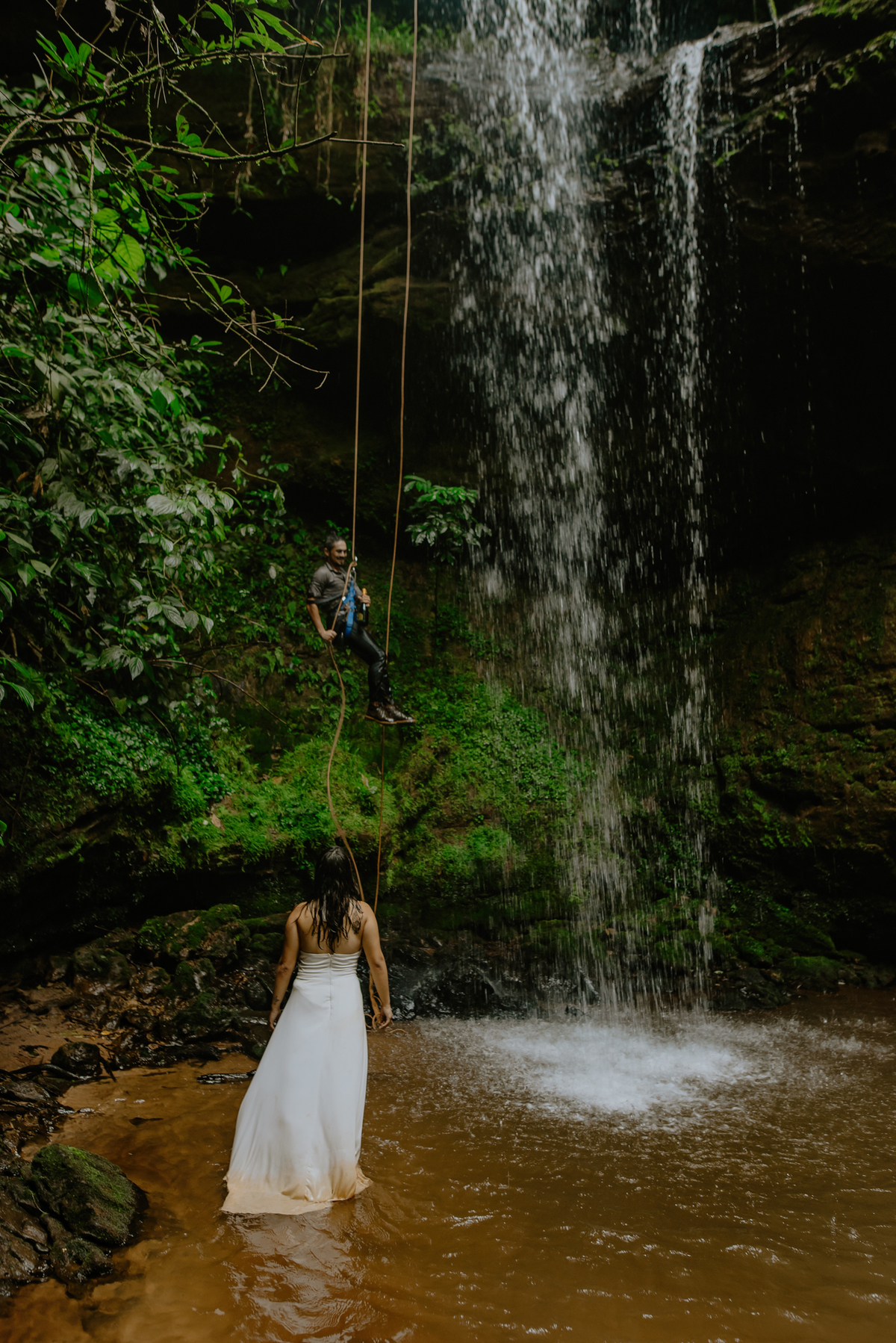  Elopement wedding faxinal-
PR, Elopement wedding rapel Paraná, Elopement wedding rapel Brasil, casal aventureiro rapel, noivos fazendo rapel