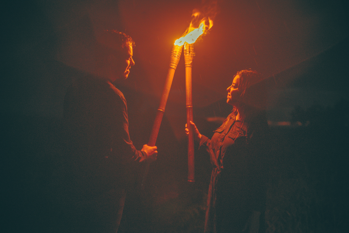 casal no por do sol, ensaio de casal no Paraná, pre wedding santa catarina, ensaio de casal criativo
