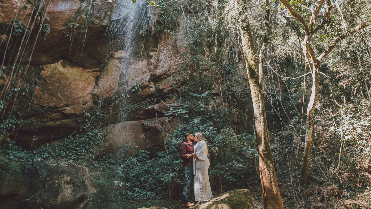 Faxinal PR , Londrina-PR,  ensaio de casal em Ibiporã, ensaio de casal em cambé ensaio de casal na cachoeira