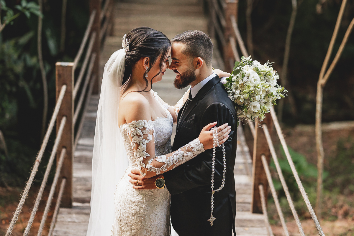 casal de noivos no espaço sanctuarium