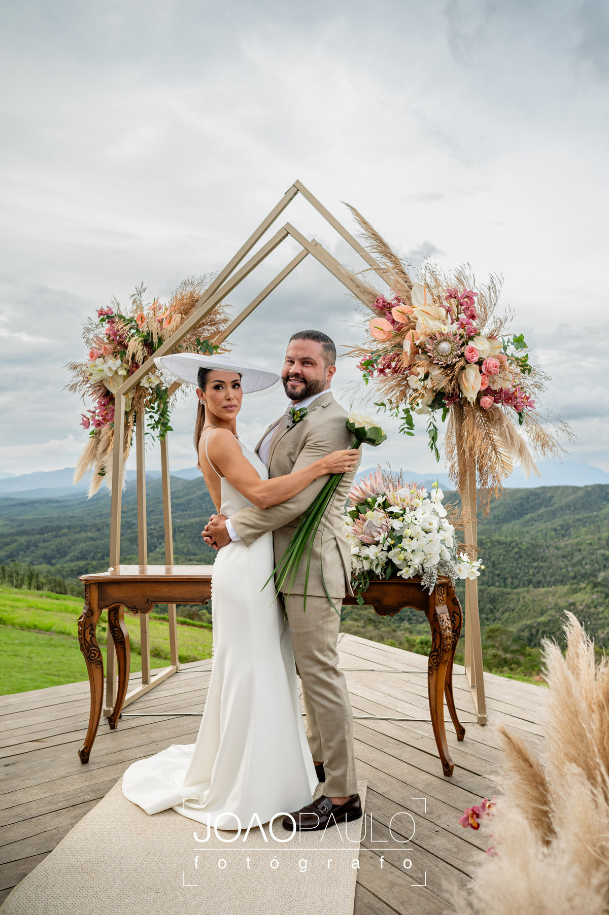 renovação de votos Bella Falconi e Maguila 