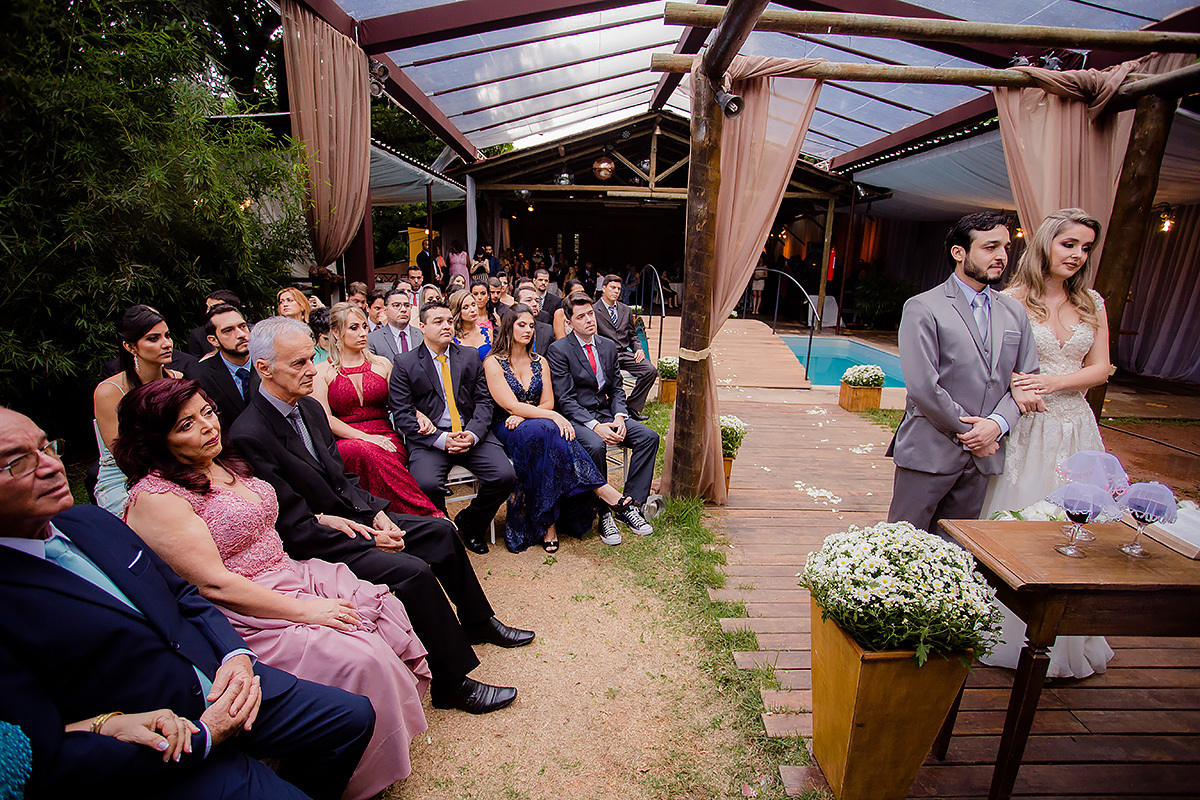 noivos e padrinhos na cerimonia de casamento realizada no solaruim recepções em belo horizonte