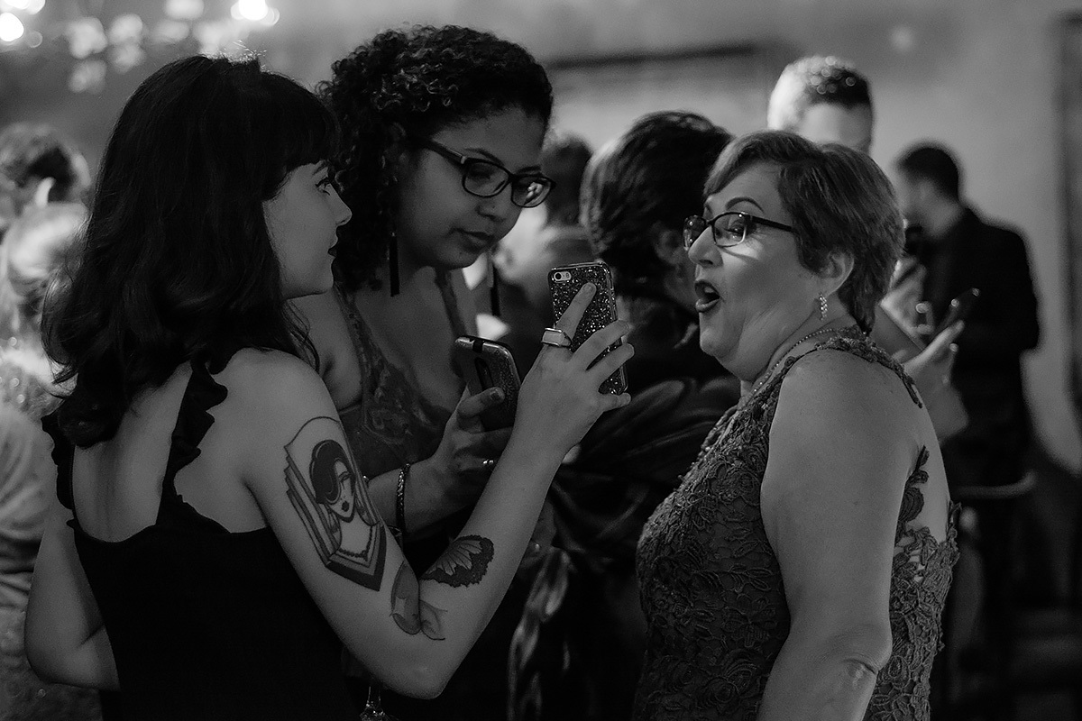 madrinhas na pista de dança na festa de casamento