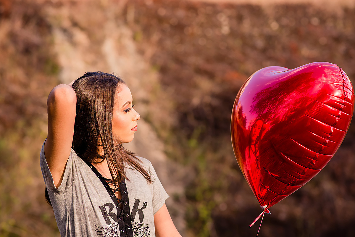 debutante com balão no book de 15 anos em belo horizonte