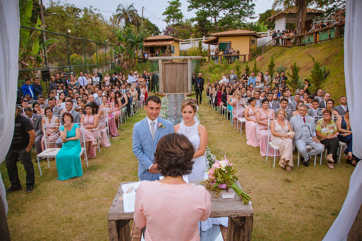 visão geral de uma cerimonia de casamento ao ar livre em Belo horizonte BH