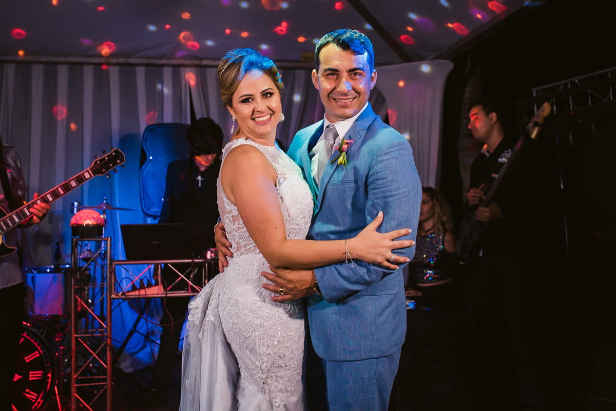 noivos na primeira dança de casamento em belo horizonte