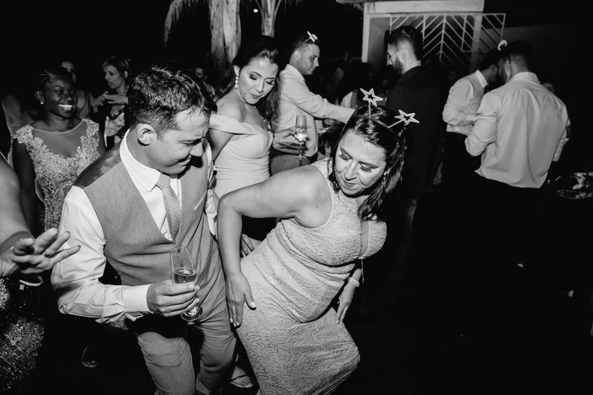 noivo dançando na festa de casamento no sítio do ricardo em Brumadinho MG