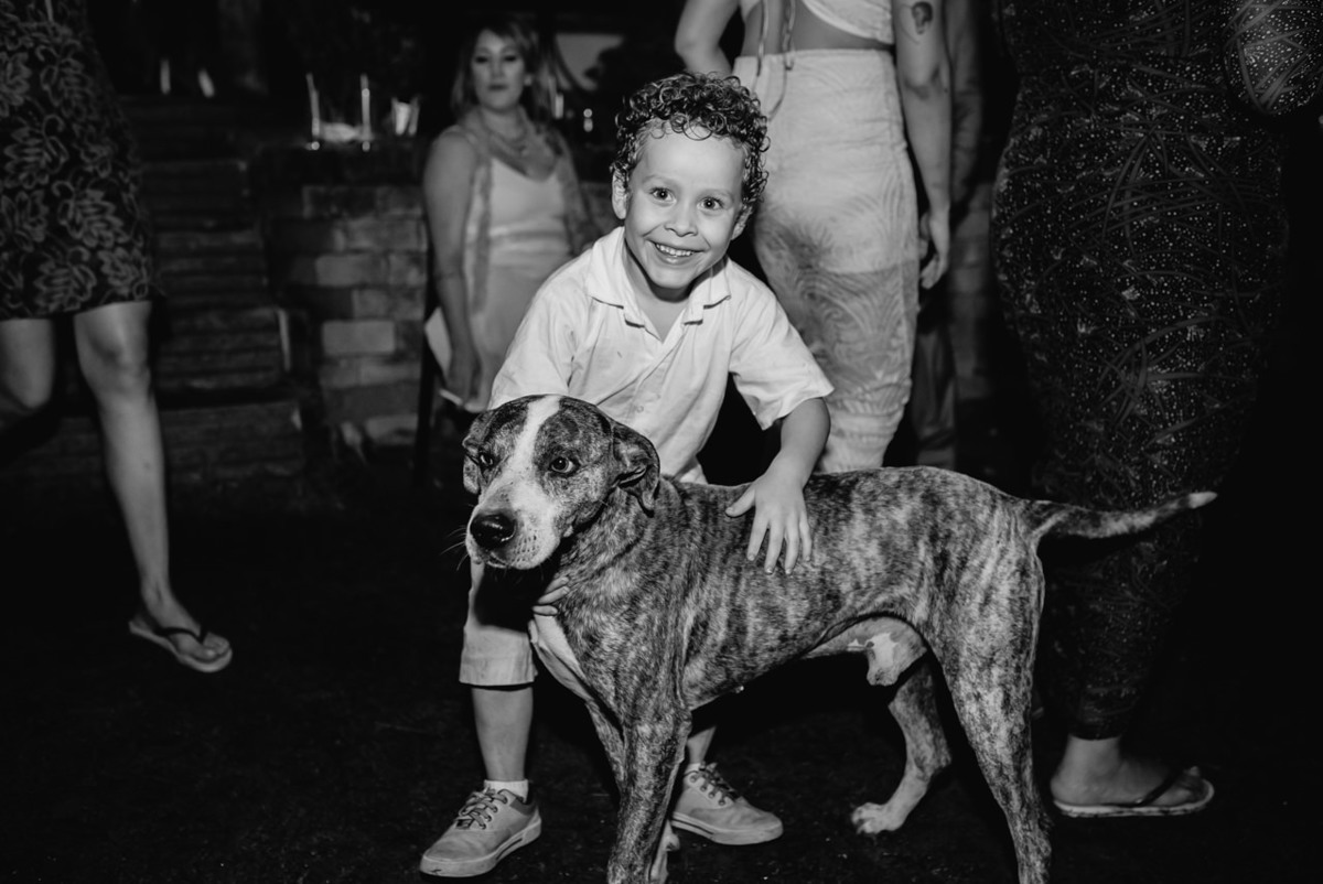cachorro na festa de casamento no sítio do ricardo em Brumadinho MG