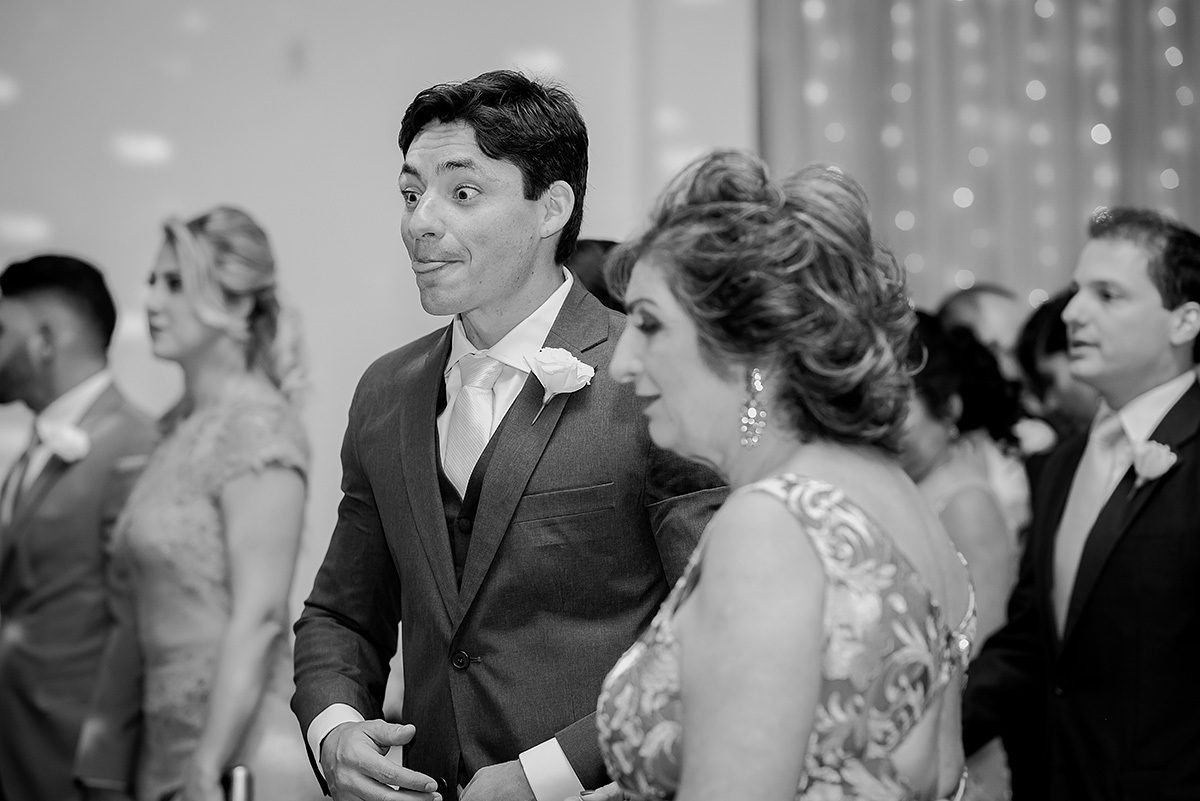 noivo feliz no casamento em belo horizonte