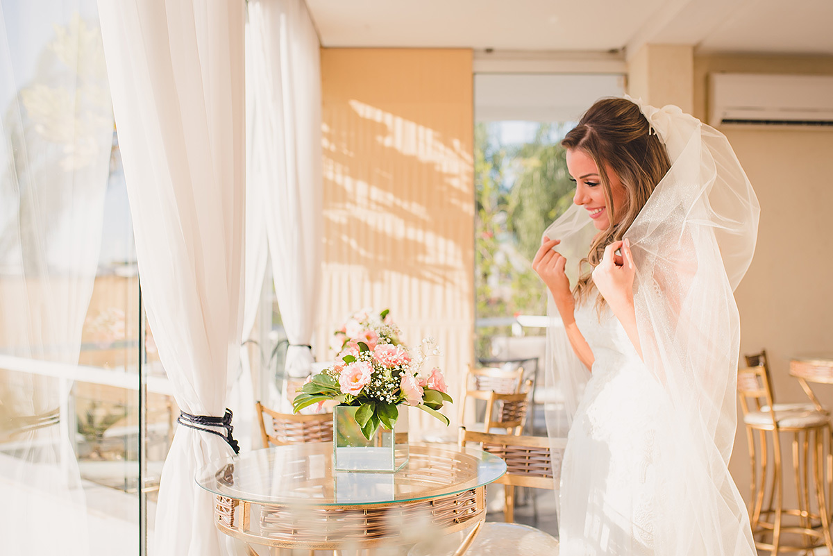 noiva emocionada no casamento no inimaginável eventos  em belo horizonte
