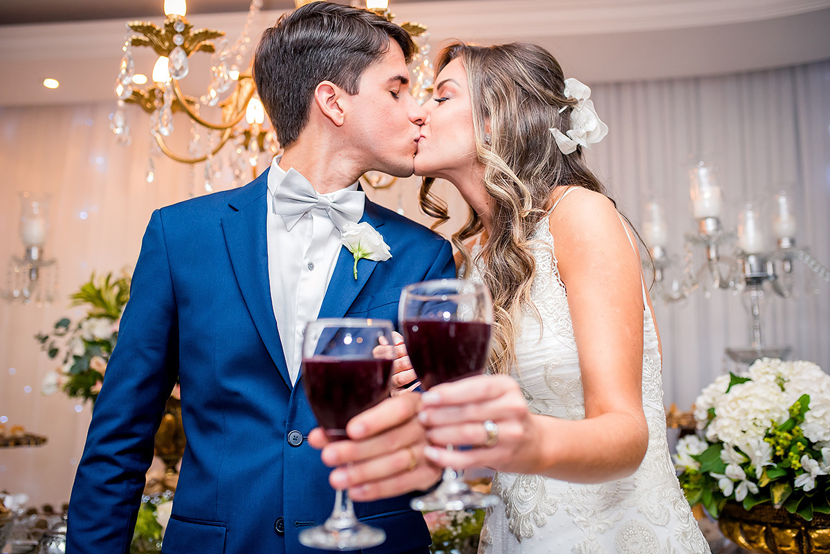 brinde dos noivos no casamento ao ar livre em bh