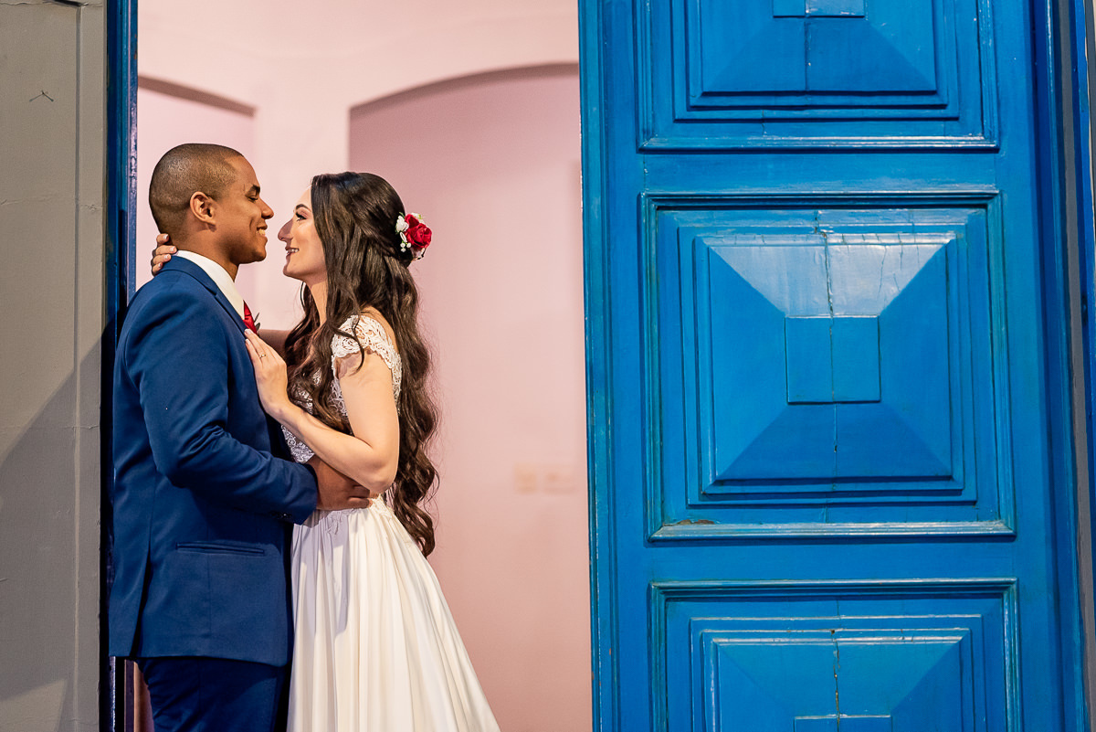 noivo posando para fotografo de casamento em belo horizonte
