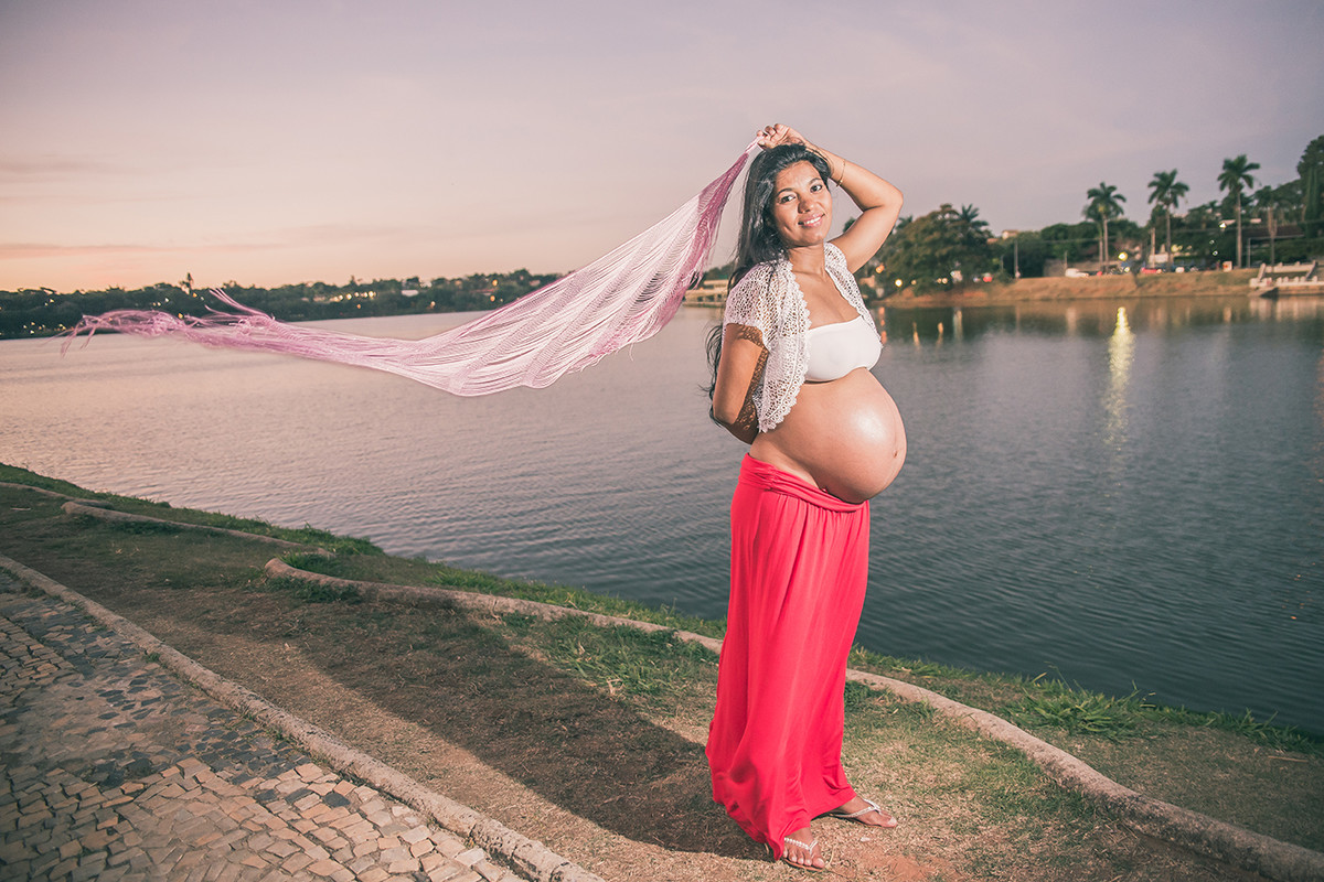 Gestante na lagoa da Pampulha no clcik do fotógrafo de gestante em Belo Horizonte BH MG