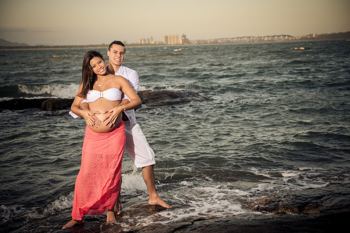 Ensaio de gestante na praia na ilha do Boi ES