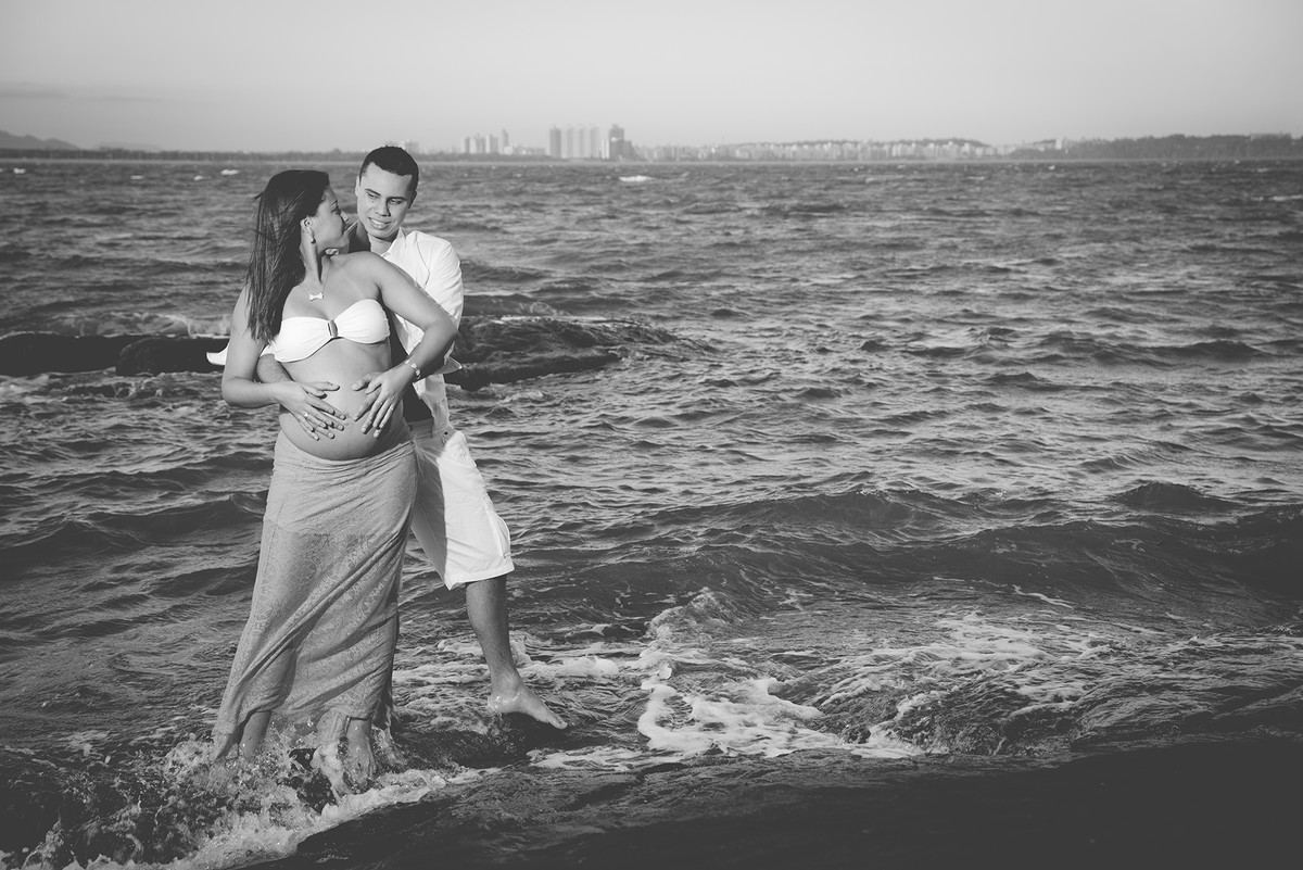 Ensaio de gestante na praia na ilha do Boi ES