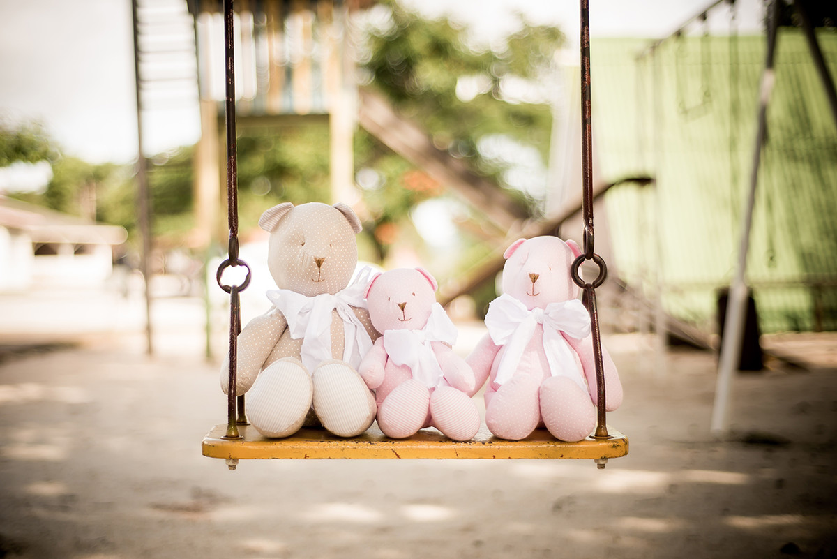 Urso de pelúcia no balando no ensaio de gestante em Vitória ES