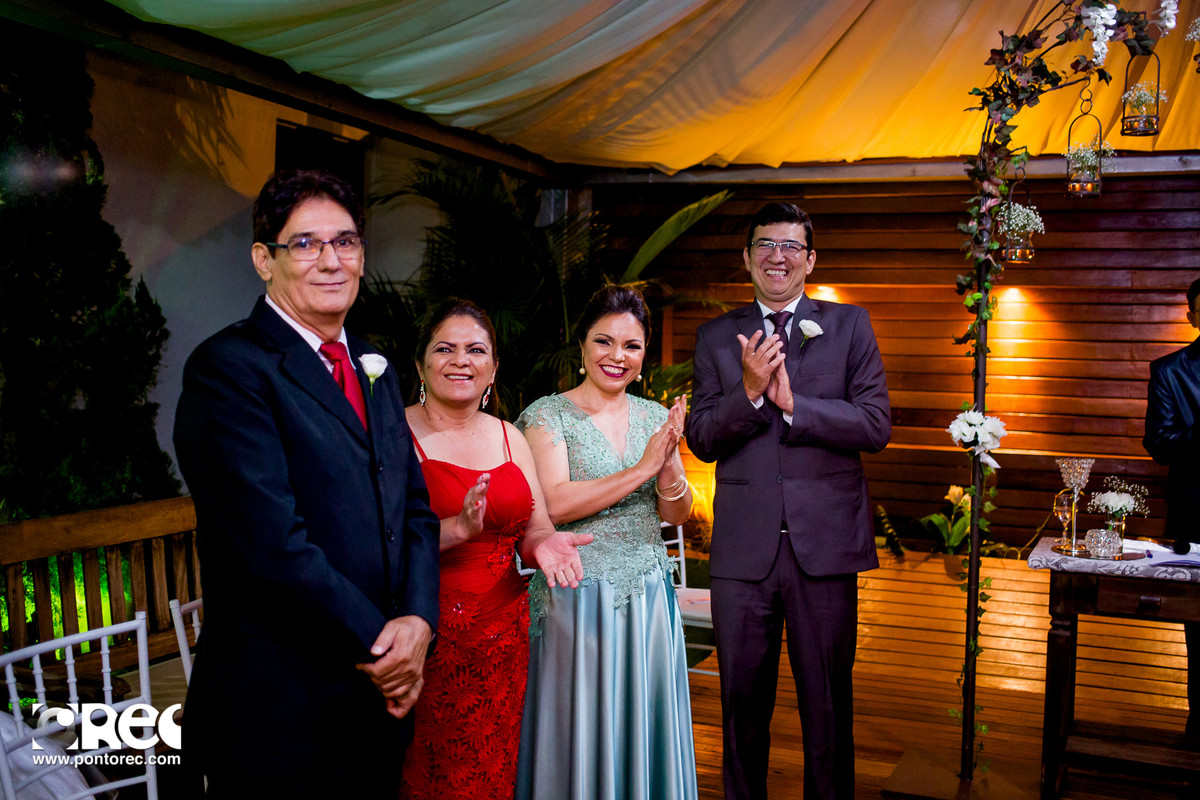 noiva, vestido de noiva, assesorio noiva, wedding, casamento, fotografo de casamento, video de casamento, ponto rec foto e cinema, emoção de casamento, noiva no altar