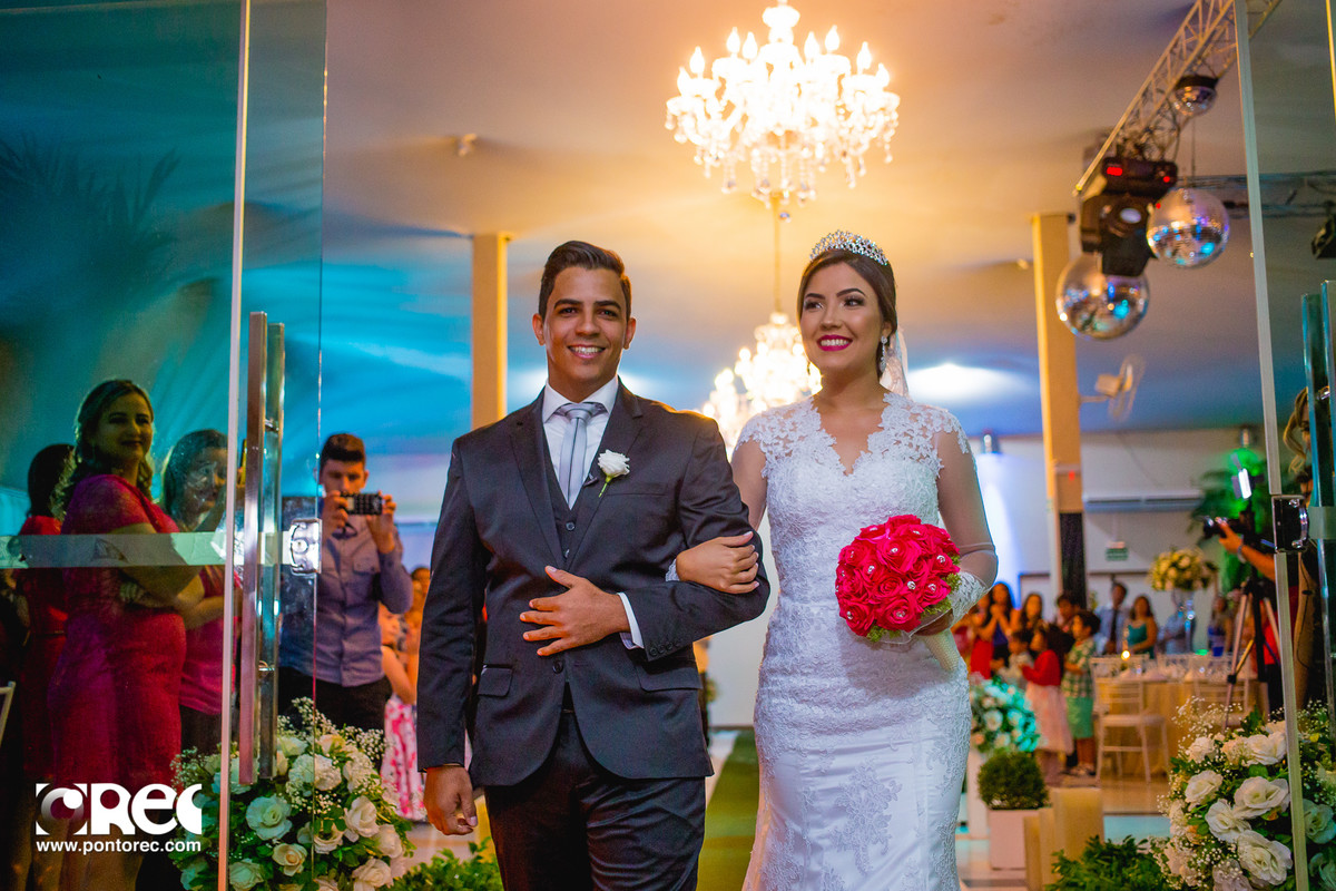 noiva, vestido de noiva, assesorio noiva, wedding, casamento, fotografo de casamento, video de casamento, ponto rec foto e cinema, emoção de casamento, noiva no altar