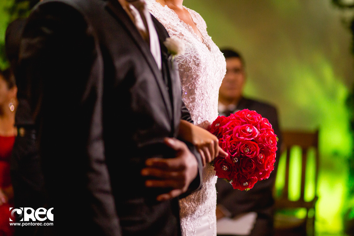 noiva, vestido de noiva, assesorio noiva, wedding, casamento, fotografo de casamento, video de casamento, ponto rec foto e cinema, emoção de casamento, noiva no altar