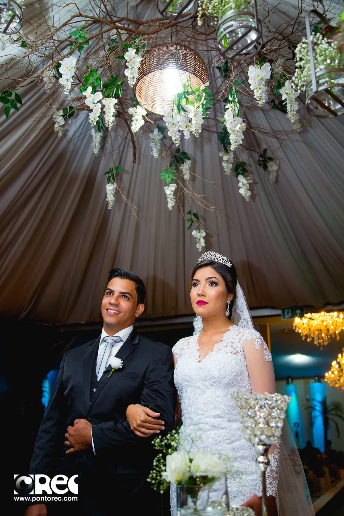 noiva, vestido de noiva, assesorio noiva, wedding, casamento, fotografo de casamento, video de casamento, ponto rec foto e cinema, emoção de casamento, noiva no altar, fotografo de casamento campo grande ms