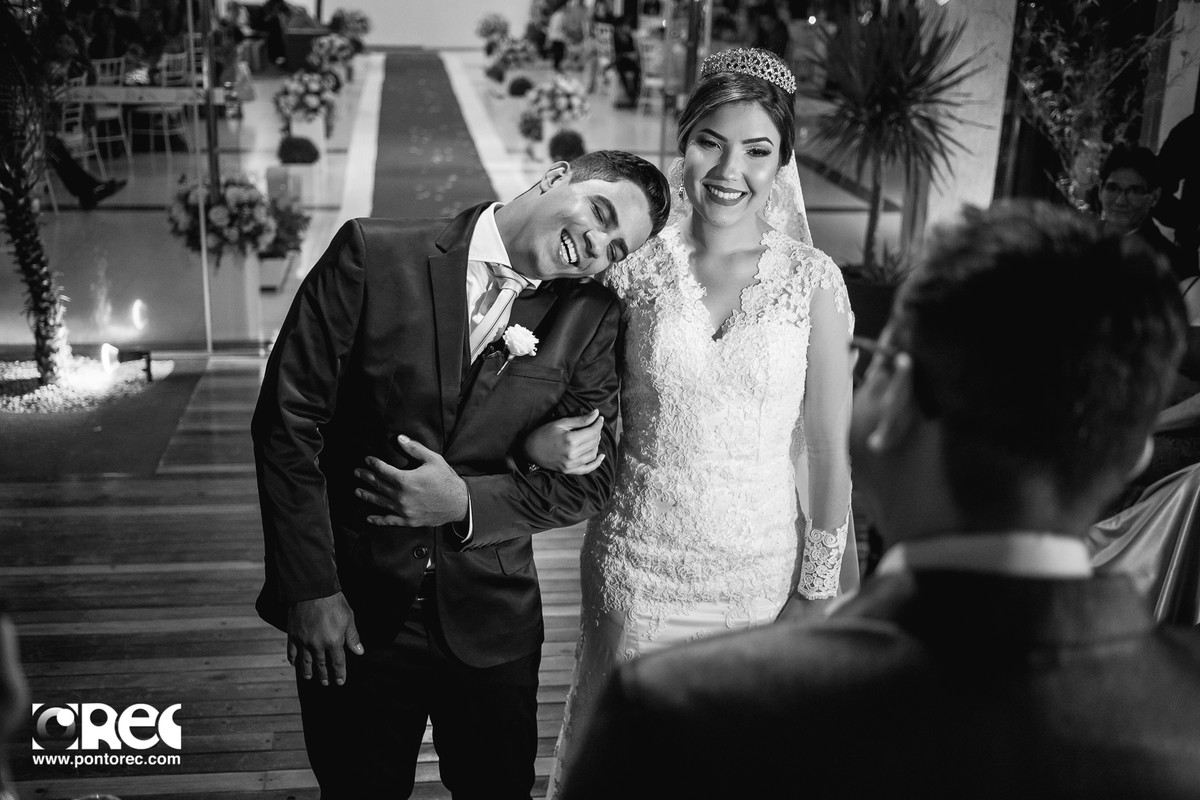 noiva, vestido de noiva, assesorio noiva, wedding, casamento, fotografo de casamento, video de casamento, ponto rec foto e cinema, emoção de casamento, noiva no altar, fotografo de casamento campo grande ms