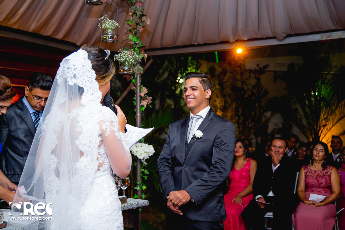 noiva, vestido de noiva, assesorio noiva, wedding, casamento, fotografo de casamento, video de casamento, ponto rec foto e cinema, emoção de casamento, noiva no altar, fotografo de casamento campo grande ms