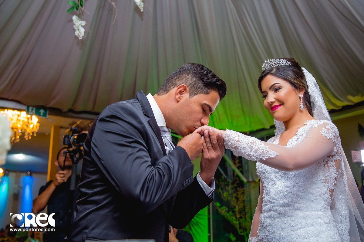 noiva, vestido de noiva, assesorio noiva, wedding, casamento, fotografo de casamento, video de casamento, ponto rec foto e cinema, emoção de casamento, noiva no altar, fotografo de casamento campo grande ms