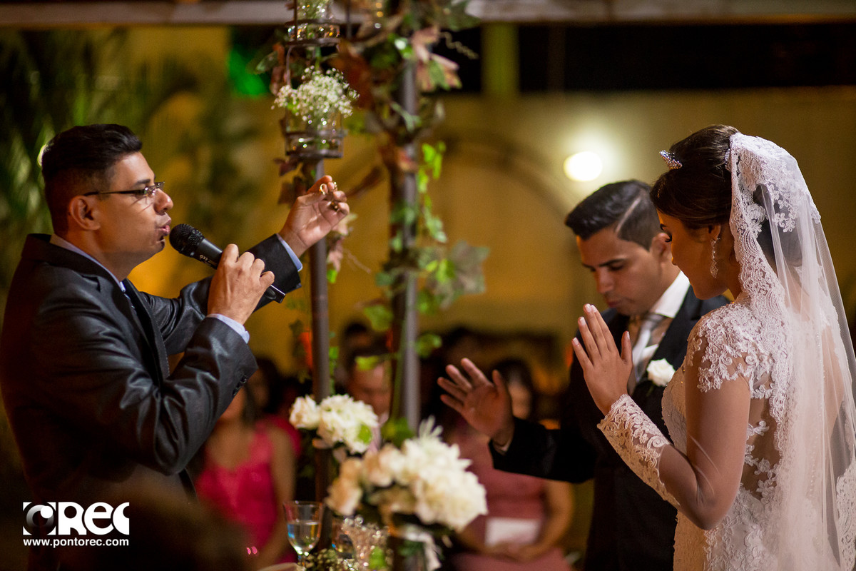 noiva, vestido de noiva, assesorio noiva, wedding, casamento, fotografo de casamento, video de casamento, ponto rec foto e cinema, emoção de casamento, noiva no altar, fotografo de casamento campo grande ms