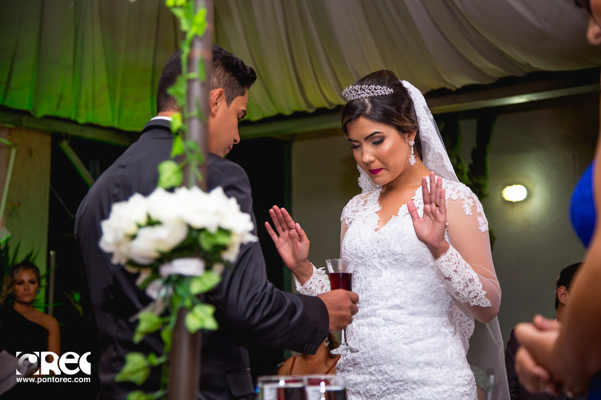 noiva, vestido de noiva, assesorio noiva, wedding, casamento, fotografo de casamento, video de casamento, ponto rec foto e cinema, emoção de casamento, noiva no altar, fotografo de casamento campo grande ms