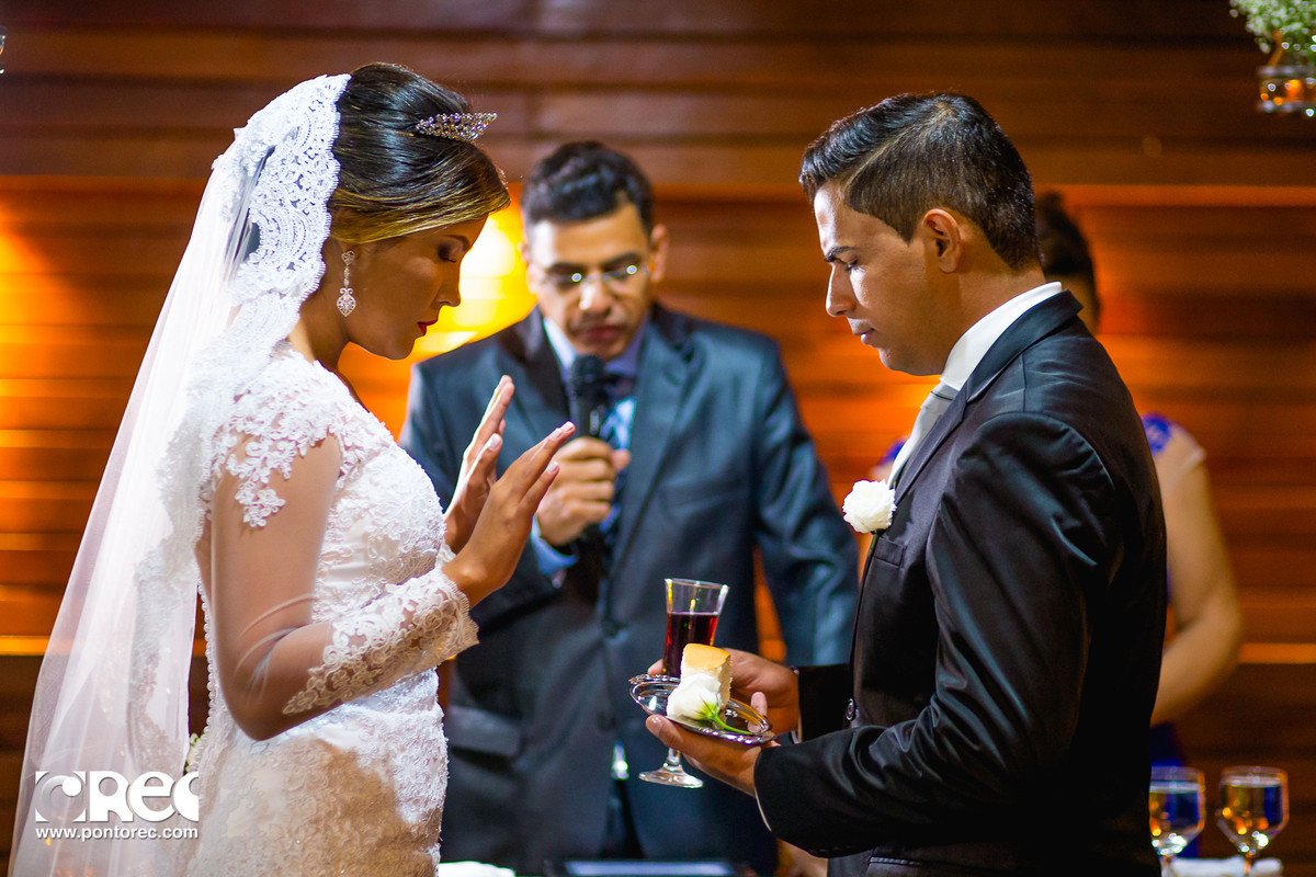 noiva, vestido de noiva, assesorio noiva, wedding, casamento, fotografo de casamento, video de casamento, ponto rec foto e cinema, emoção de casamento, noiva no altar, fotografo de casamento campo grande ms