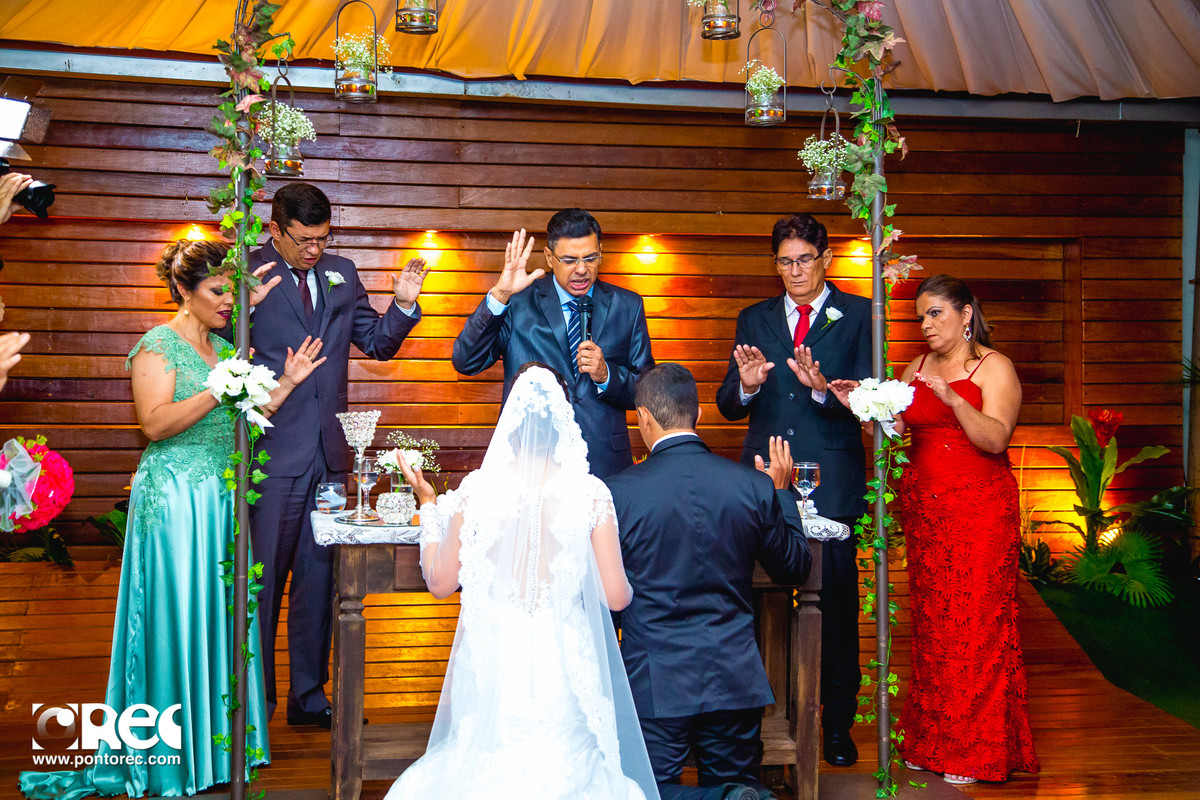 noiva, vestido de noiva, assesorio noiva, wedding, casamento, fotografo de casamento, video de casamento, ponto rec foto e cinema, emoção de casamento, noiva no altar, fotografo de casamento campo grande ms