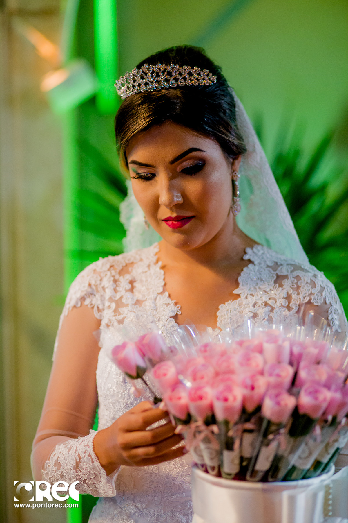 noiva, vestido de noiva, assesorio noiva, wedding, casamento, fotografo de casamento, video de casamento, ponto rec foto e cinema, emoção de casamento, noiva no altar, fotografo de casamento campo grande ms