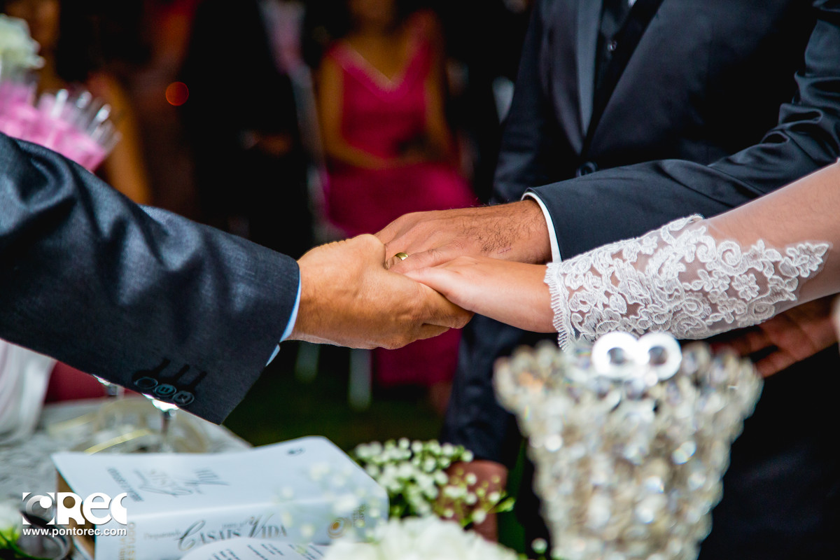 noiva, vestido de noiva, assesorio noiva, wedding, casamento, fotografo de casamento, video de casamento, ponto rec foto e cinema, emoção de casamento, noiva no altar, fotografo de casamento campo grande ms