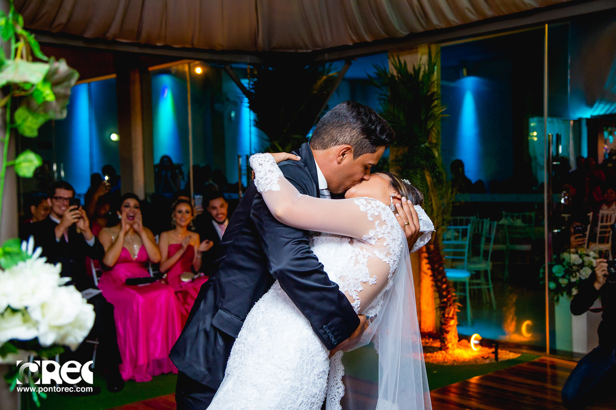 noiva, vestido de noiva, assesorio noiva, wedding, casamento, fotografo de casamento, video de casamento, ponto rec foto e cinema, emoção de casamento, noiva no altar, fotografo de casamento campo grande ms