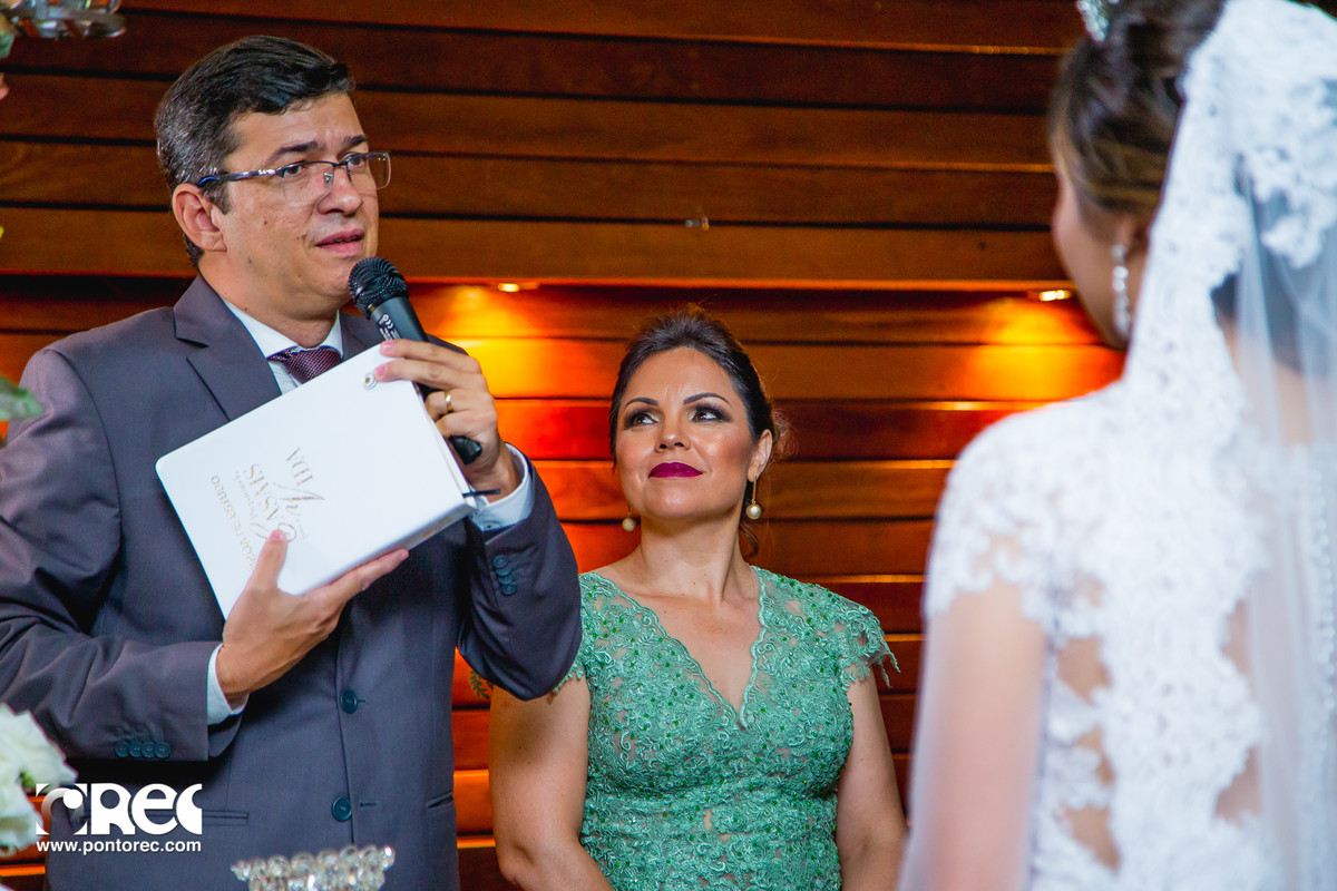 noiva, vestido de noiva, assesorio noiva, wedding, casamento, fotografo de casamento, video de casamento, ponto rec foto e cinema, emoção de casamento, noiva no altar, fotografo de casamento campo grande ms