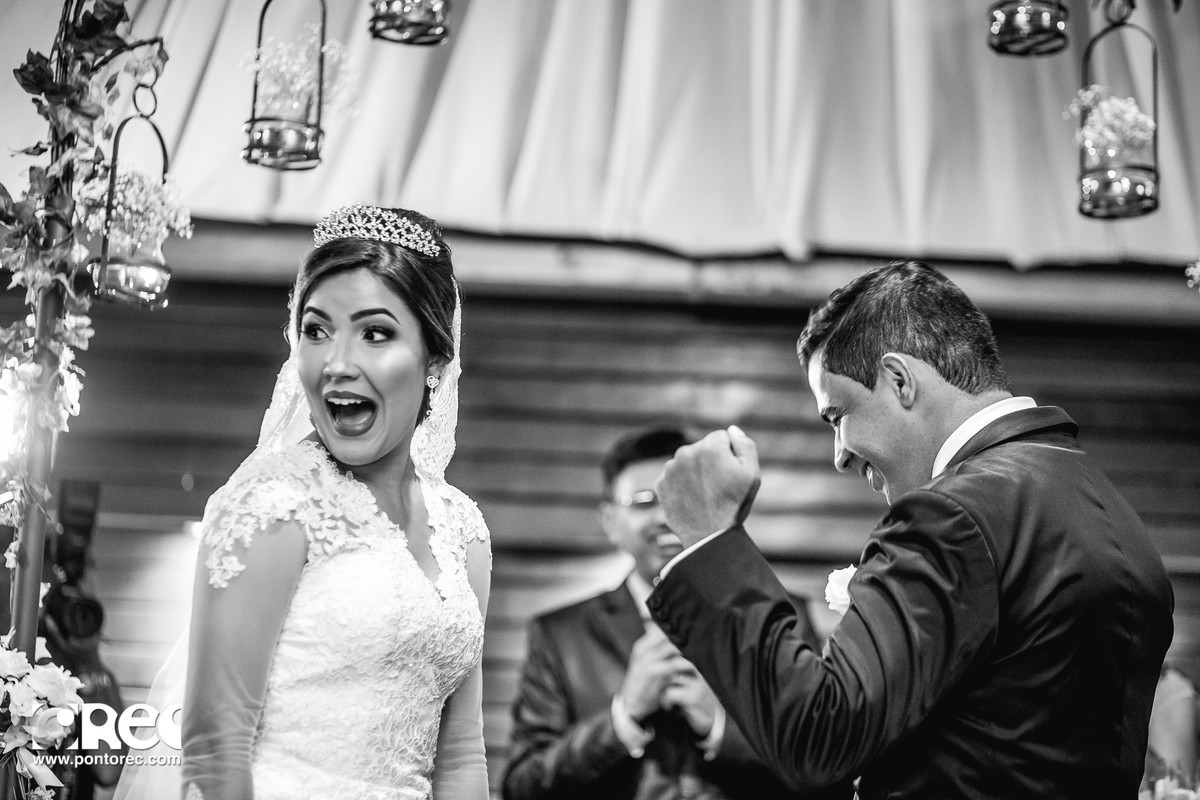 noiva, vestido de noiva, assesorio noiva, wedding, casamento, fotografo de casamento, video de casamento, ponto rec foto e cinema, emoção de casamento, noiva no altar, fotografo de casamento campo grande ms